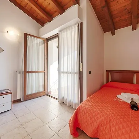 דירה 2-bedroom Lakeview At The *