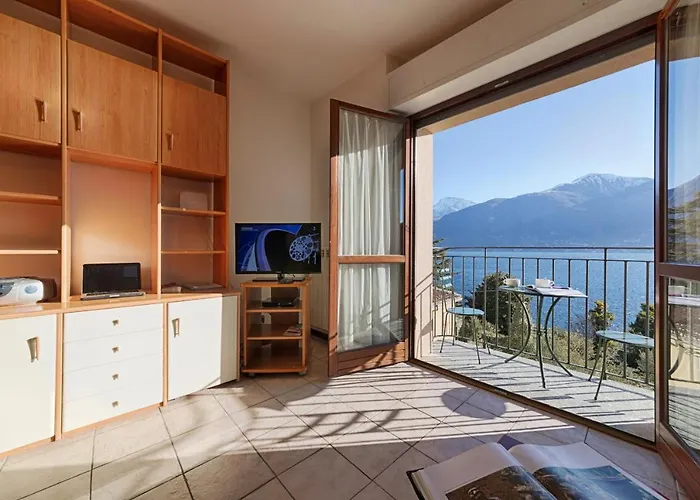 2-bedroom Lakeview At The *