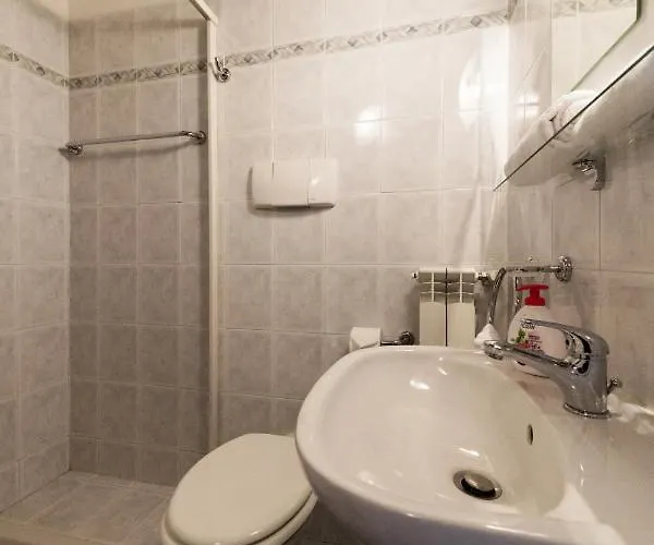 2-bedroom Lakeview At The *