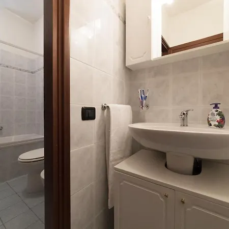 2-bedroom Lakeview At The Appartement *